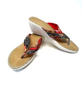 JUMP Tropical Floral Wedge Thong Sandals Rhinestone Accent White Platform 39